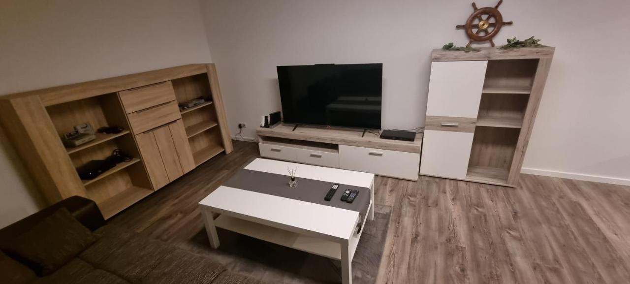 3 Zimmer Ferienwohnung In Jever Exteriör bild