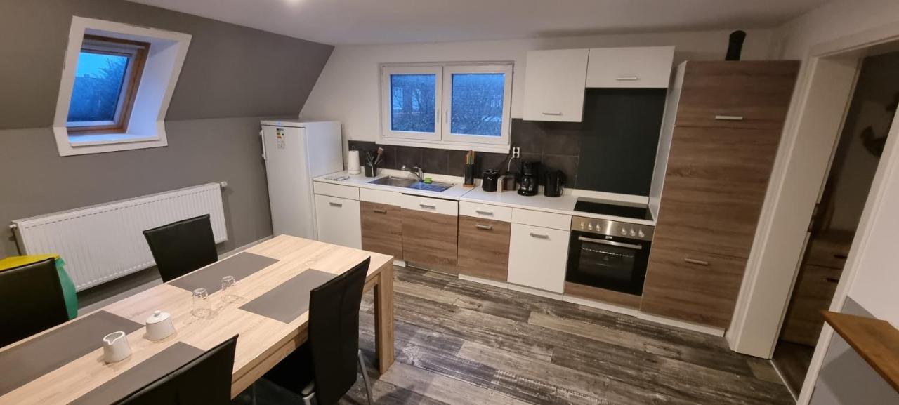 3 Zimmer Ferienwohnung In Jever Exteriör bild